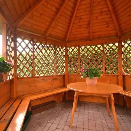 U Basi Πανσιόν